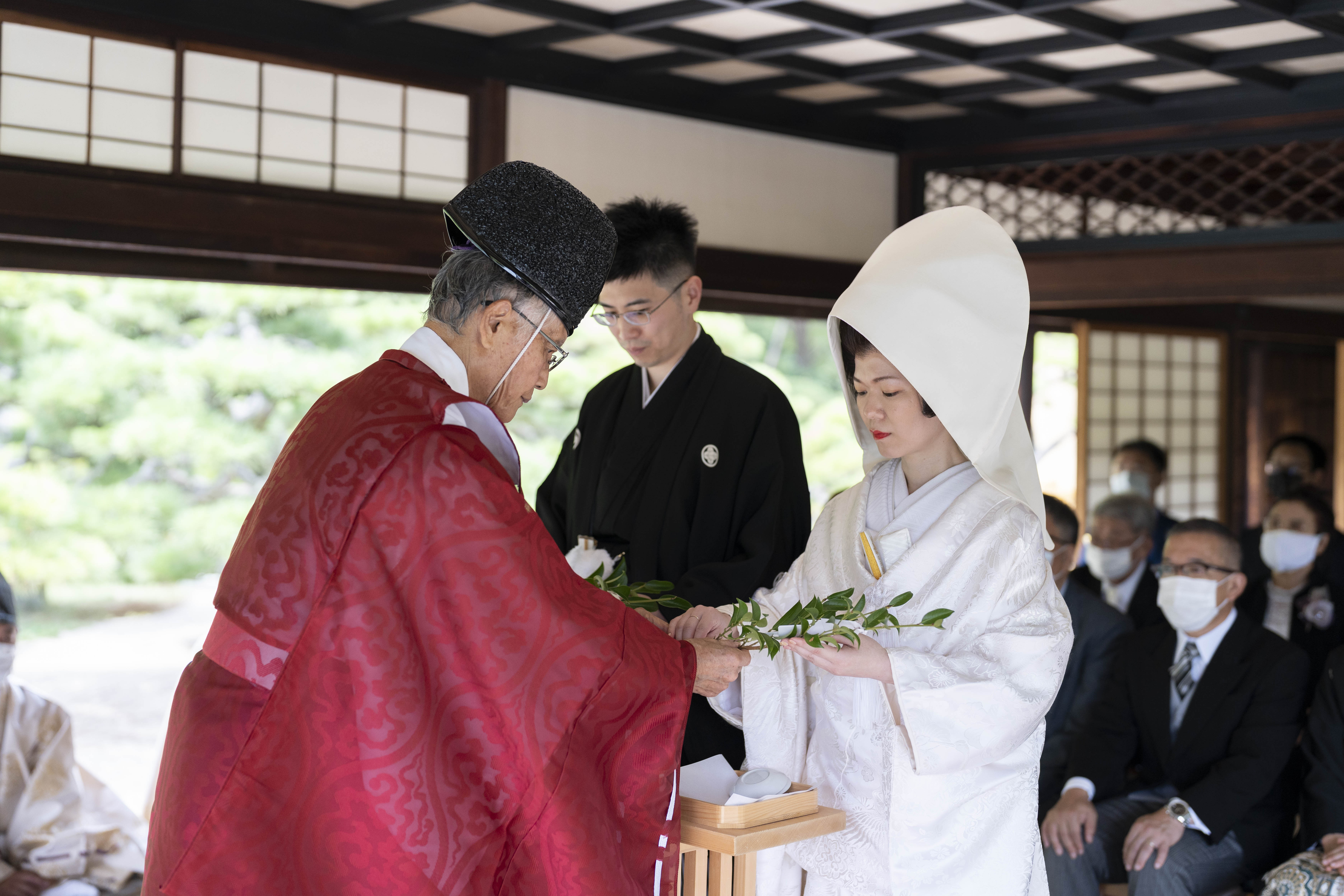 ふるさとウエディング　特別名勝 栗林公園での結婚式 神前式　式次第　新郎新婦の玉串奉納