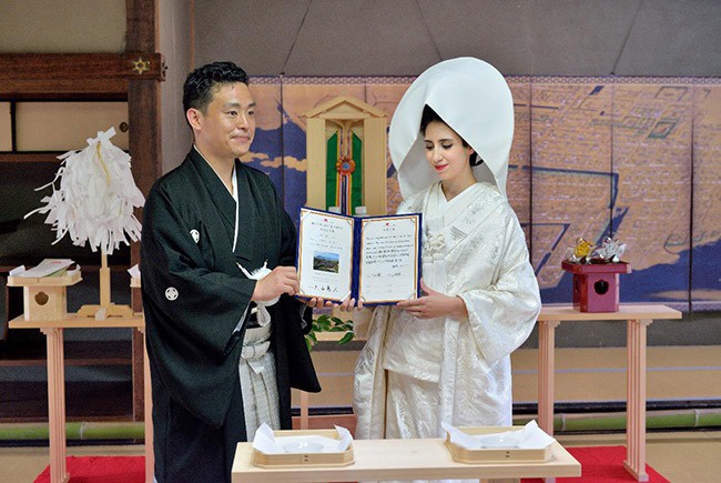 国際結婚式を日本で挙げる。日本らしい国際結婚式。国際結婚の演出
Japanese Traditional Wedding Ceremony,Kimono Wedding